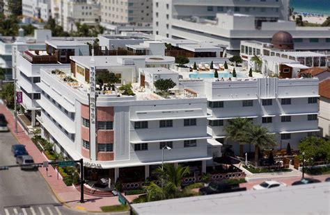 TUDOR HOTEL AND SUITES MIAMI BEACH .